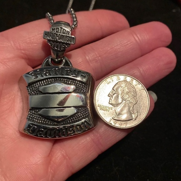 - Limited! Just In! HD Mens Necklace - Picture 4 of 6